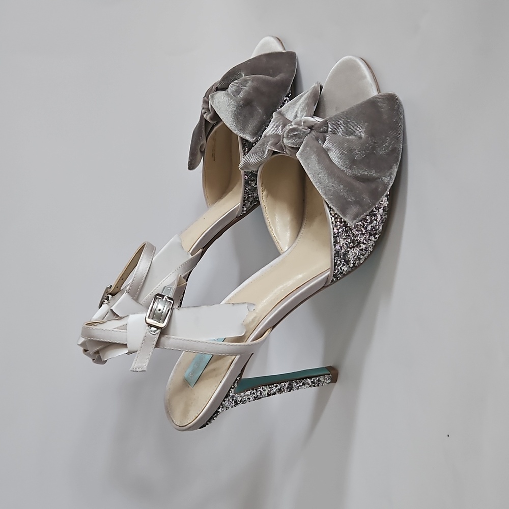 NEW Blue by Betsey Johnson Jilly glitter Ankle Strap Gray Silver Heel Size 10